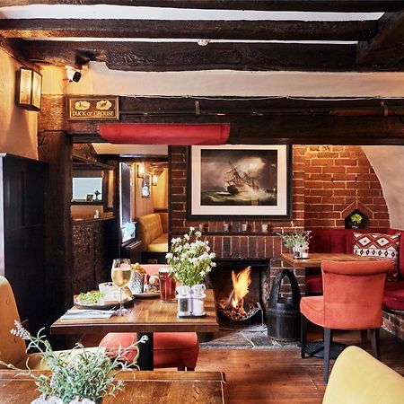 The Talbot Inn Woking Exterior foto