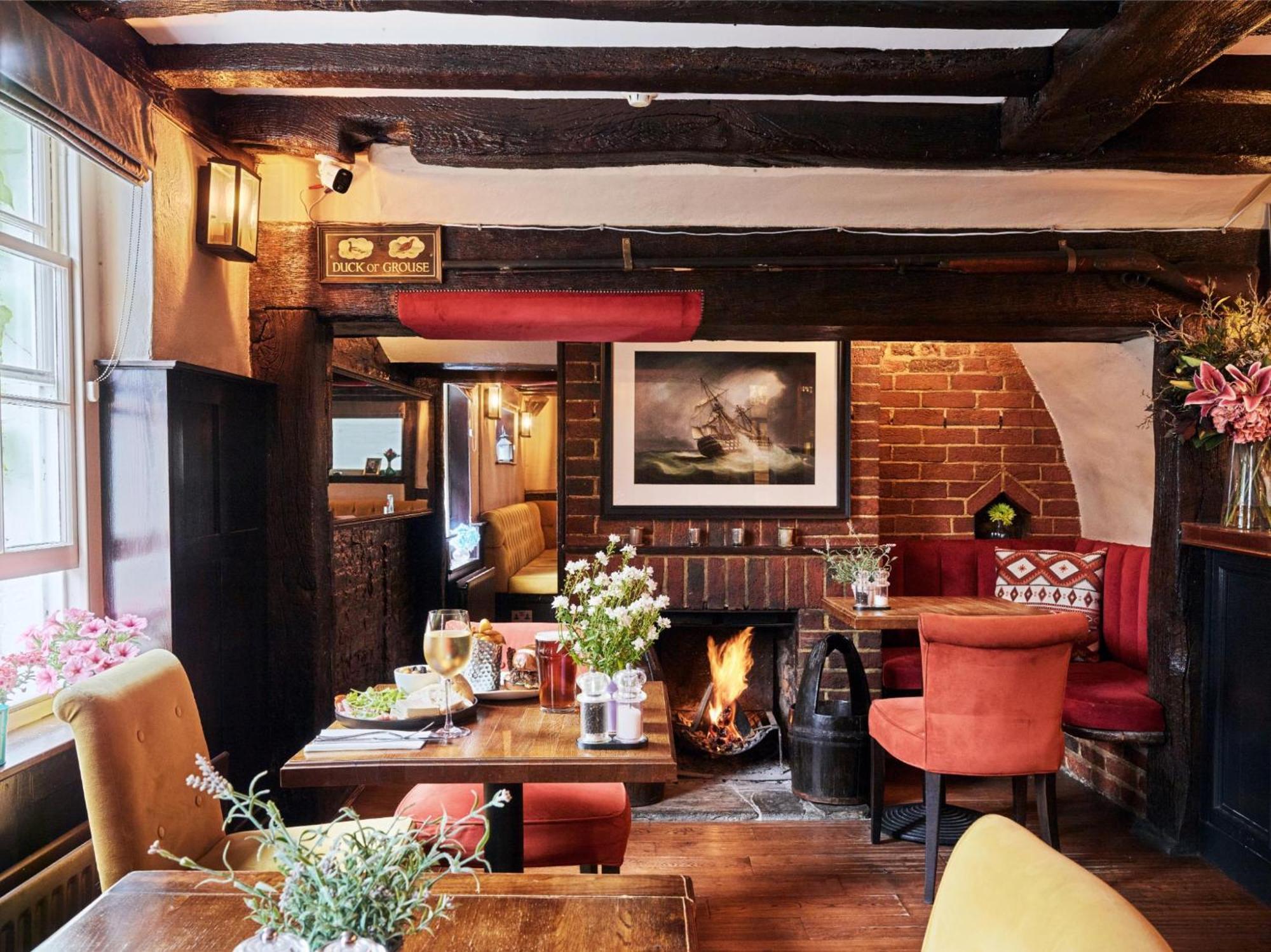 The Talbot Inn Woking Exterior foto