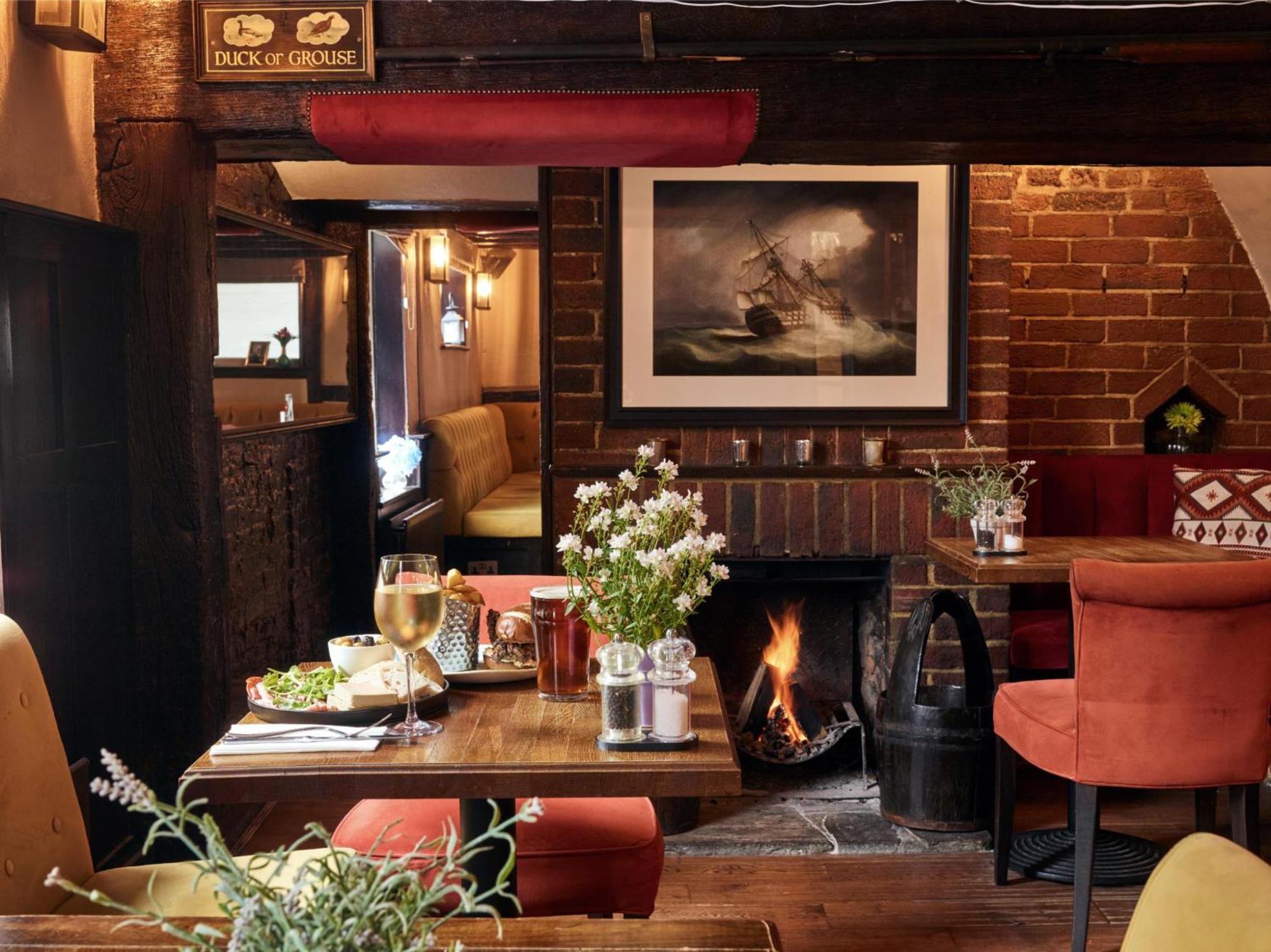 The Talbot Inn Woking Exterior foto