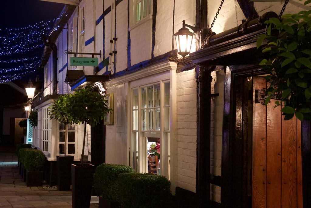 The Talbot Inn Woking Exterior foto