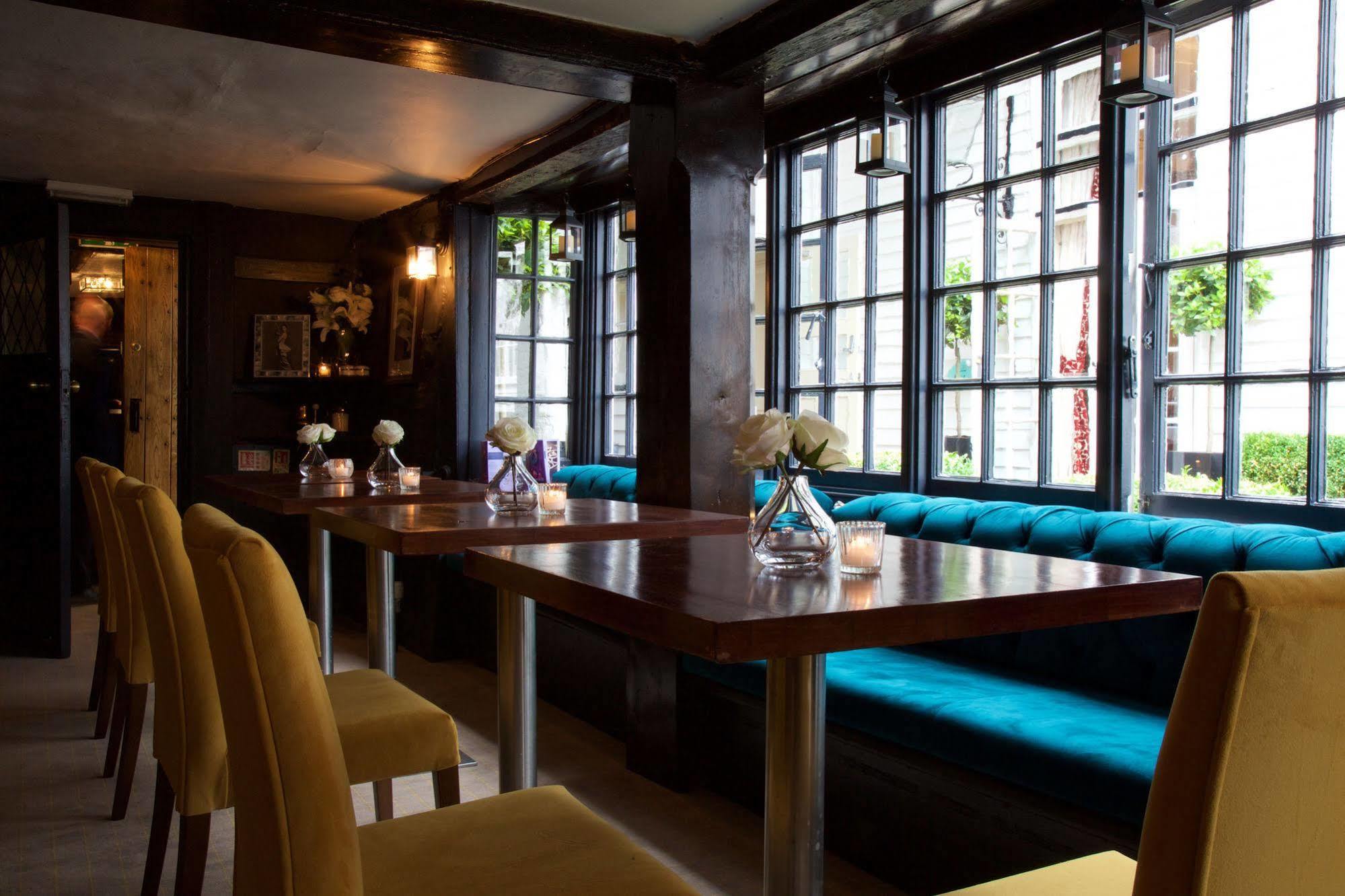 The Talbot Inn Woking Exterior foto